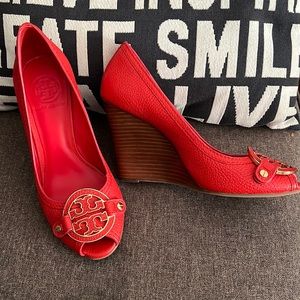 AUTHENTIC 𝗧𝗢𝗥𝗬 𝗕𝗨𝗥𝗖𝗛 𝗥𝗘𝗗 𝗦𝗢𝗙𝗧 𝗟𝗘𝗔𝗧𝗛𝗘𝗥 𝗪𝗘𝗗𝗚𝗘𝗦